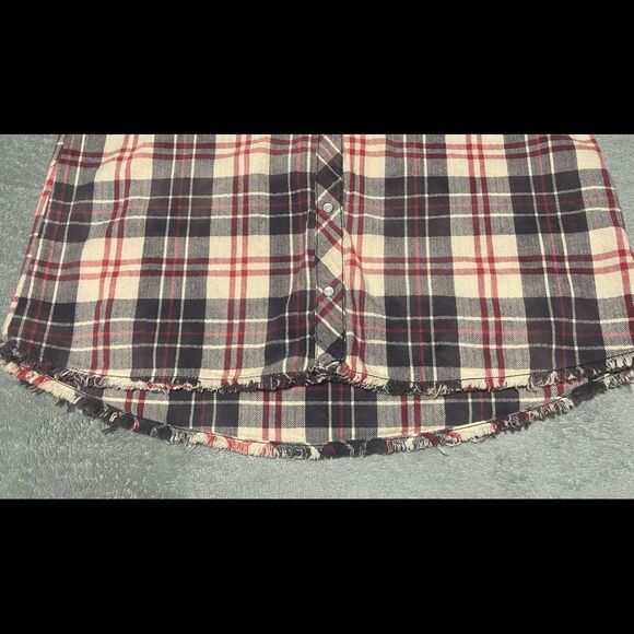 WHITE Crow sleeveless plaid snap up with frayed hem size medium very good cond - Picture 3 of 7